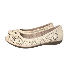 Solanz Cream Cailyn Cut Out Slip On Ballet Flat Sz 10M